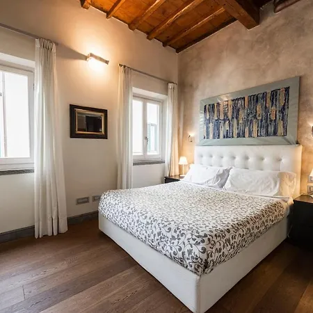 Cosy In Glamorous Santo Spirito 아파트 *
